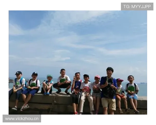 杨千霖居然穿运动鞋逛街？这生活俩样还真没想到！