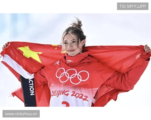 谷爱凌最新照片，穿得比明星还讲究，感觉她赢在起跑线上啊